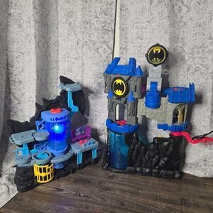 2 Imaginex Batman Playsets Bat Tech Bat Cave and Wayne Manor Bat Cave light up